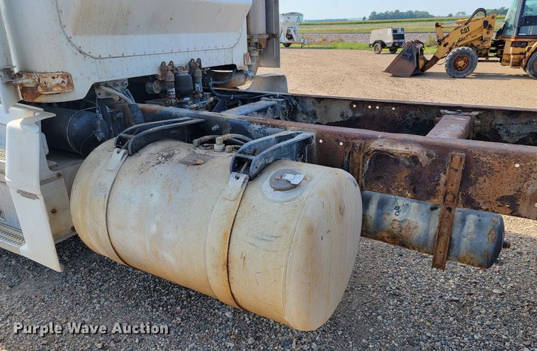 image for item JC9628 1999 Peterbilt 377  truck cab and chassis