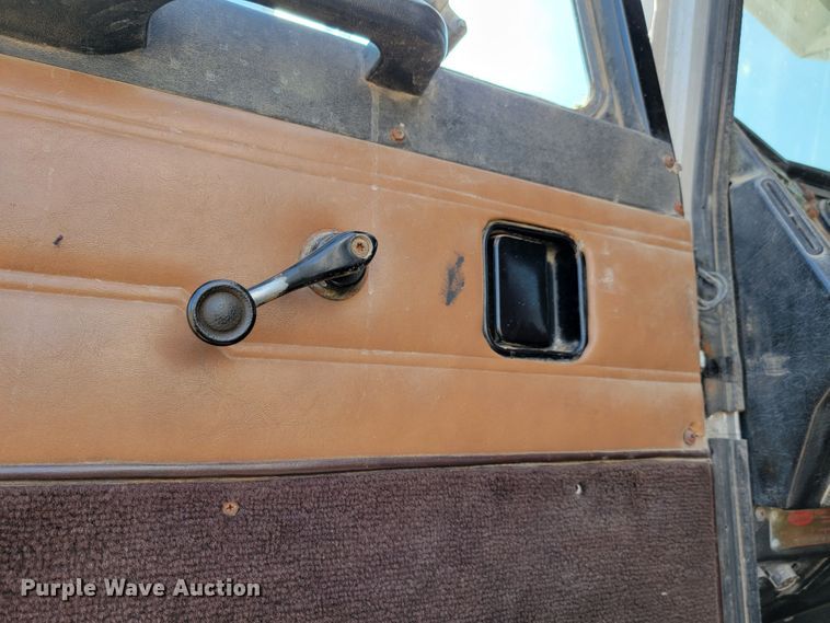 image for item JC9628 1999 Peterbilt 377  truck cab and chassis