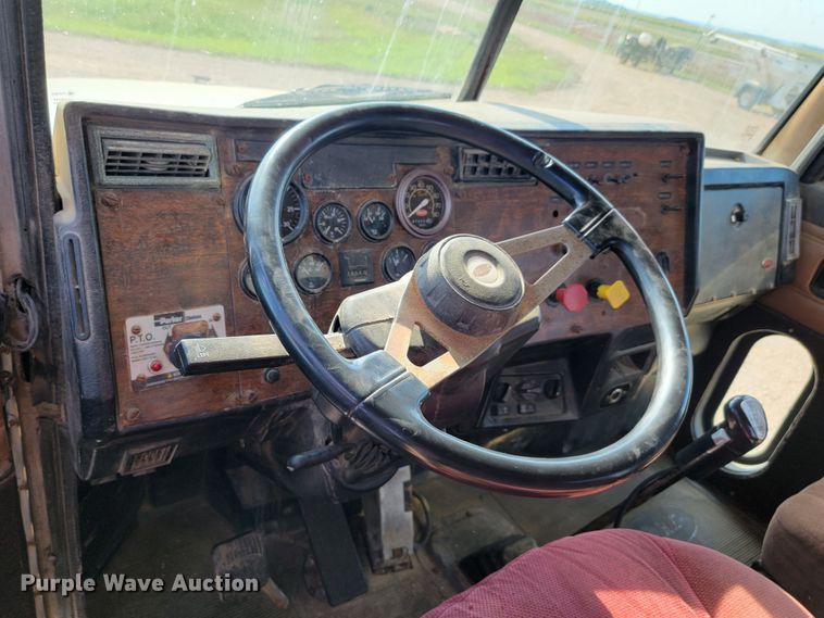 image for item JC9628 1999 Peterbilt 377  truck cab and chassis