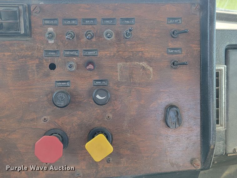 image for item JC9628 1999 Peterbilt 377  truck cab and chassis