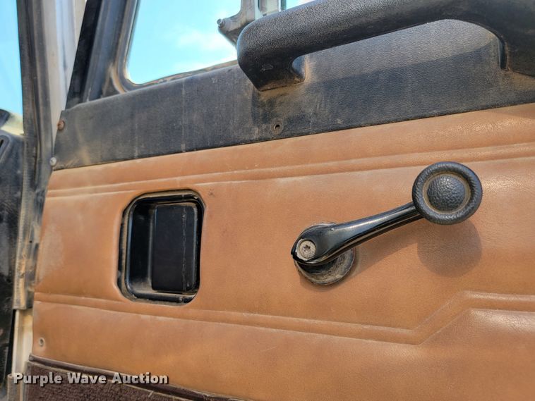 image for item JC9628 1999 Peterbilt 377  truck cab and chassis