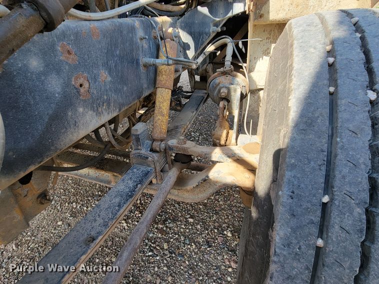 image for item JC9628 1999 Peterbilt 377  truck cab and chassis