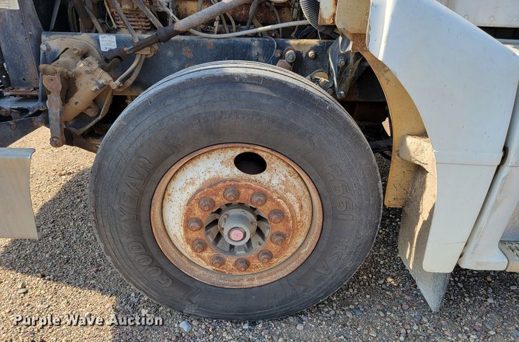 image for item JC9628 1999 Peterbilt 377  truck cab and chassis