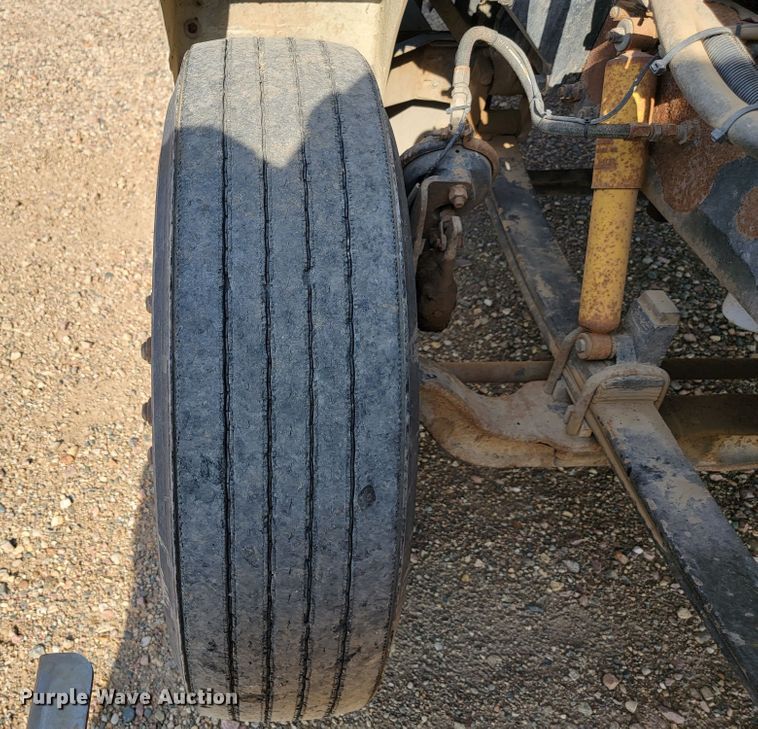 image for item JC9628 1999 Peterbilt 377  truck cab and chassis