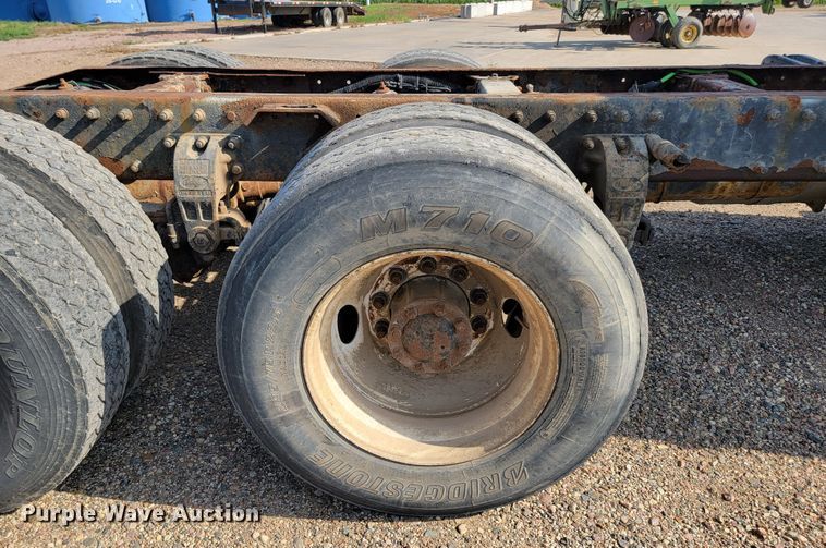 image for item JC9628 1999 Peterbilt 377  truck cab and chassis