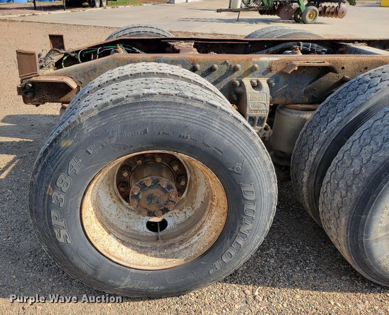 image for item JC9628 1999 Peterbilt 377  truck cab and chassis