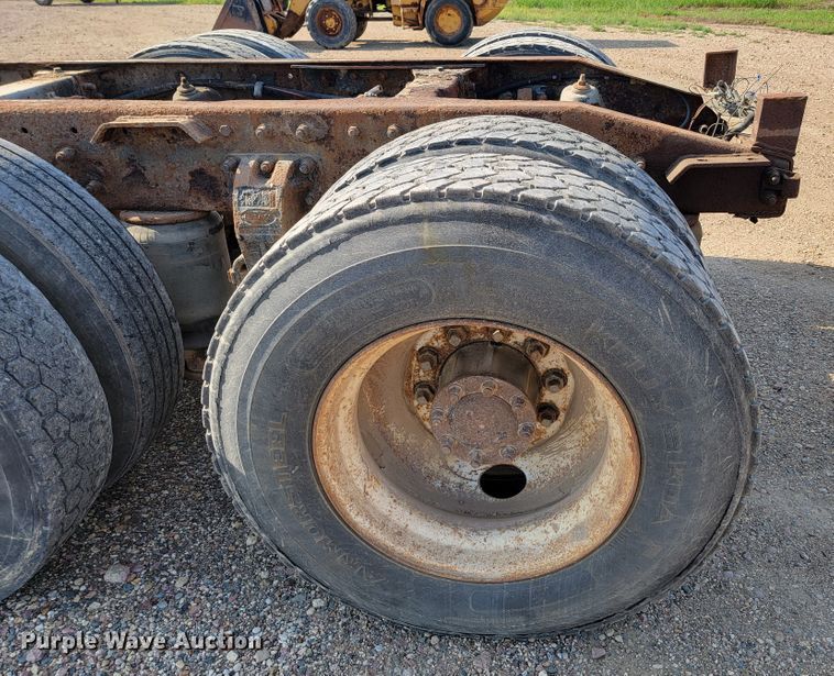 image for item JC9628 1999 Peterbilt 377  truck cab and chassis