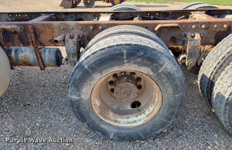 image for item JC9628 1999 Peterbilt 377  truck cab and chassis