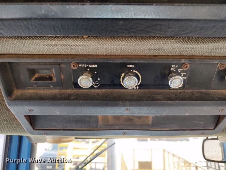 image for item JX9256 1991 Ford 8730  tractor