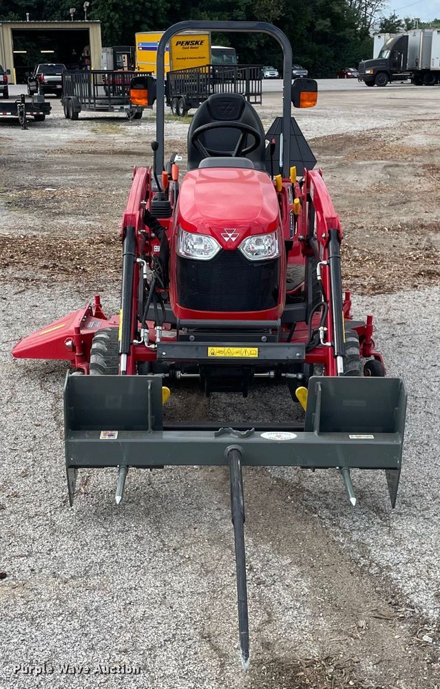 image for item KF9569 2021 Massey Ferguson GC1723E  tractor