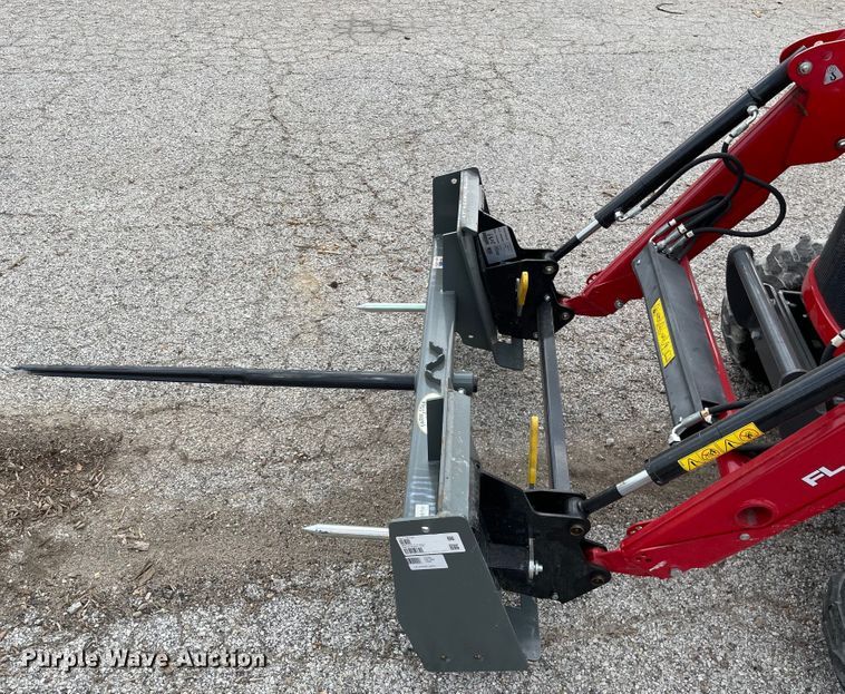 image for item KF9569 2021 Massey Ferguson GC1723E  tractor