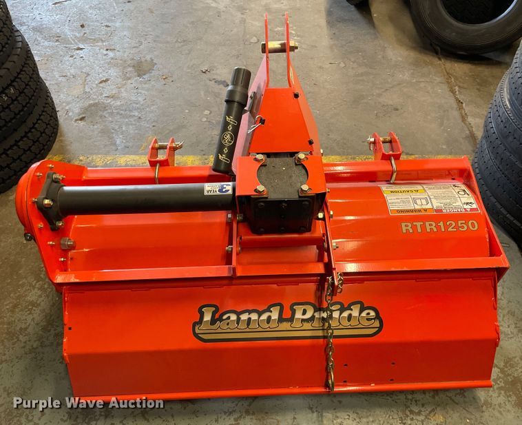 image for item KF9569 2021 Massey Ferguson GC1723E  tractor