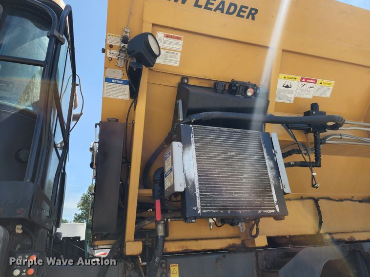 image for item KH9325 Rogator RG900  spreader