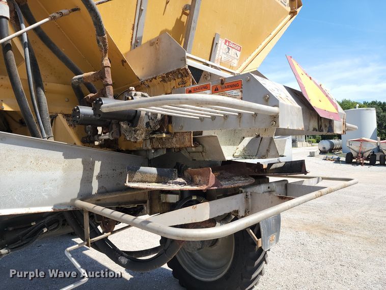 image for item KH9325 Rogator RG900  spreader