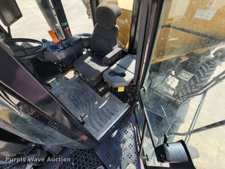 image for item KH9325 Rogator RG900  spreader