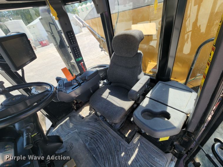 image for item KH9325 Rogator RG900  spreader