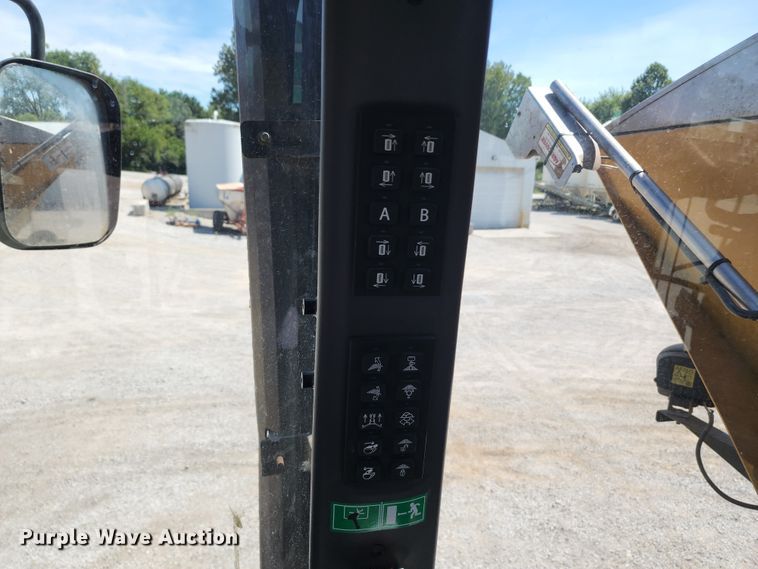 image for item KH9325 Rogator RG900  spreader