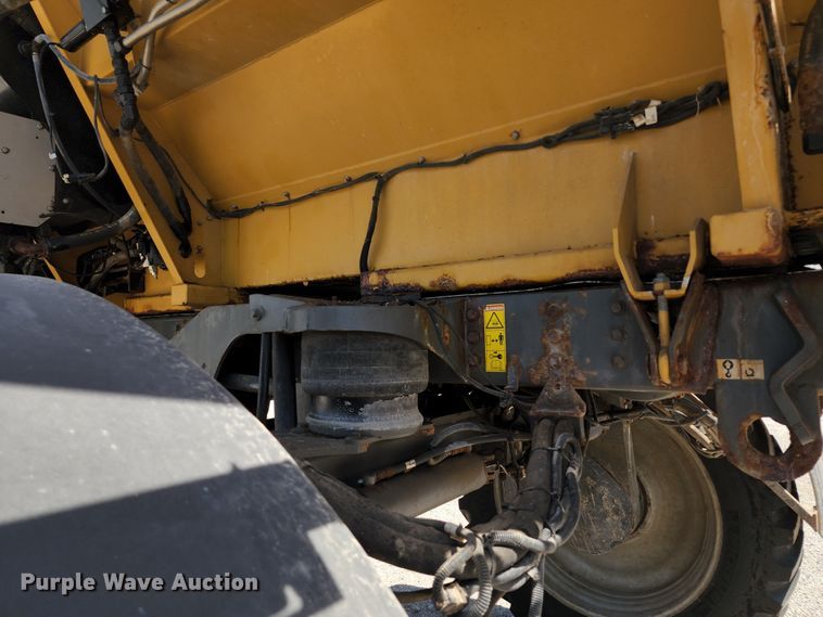 image for item KH9325 Rogator RG900  spreader