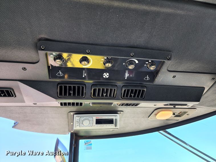 image for item KH9338 John Deere 4240  MFWD tractor