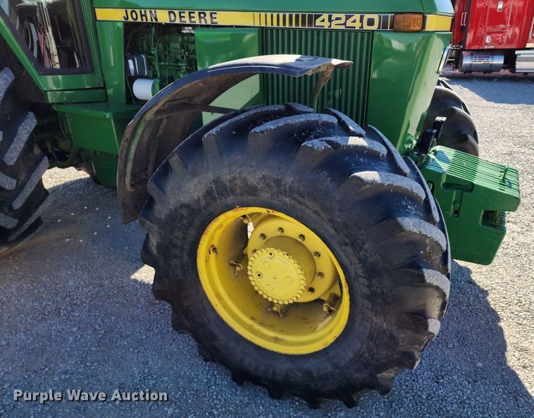 image for item KH9338 John Deere 4240  MFWD tractor