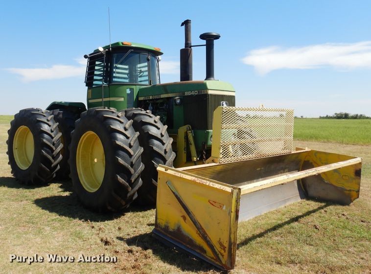 image for item KI9223 1981 John Deere 8640  4WD tractor