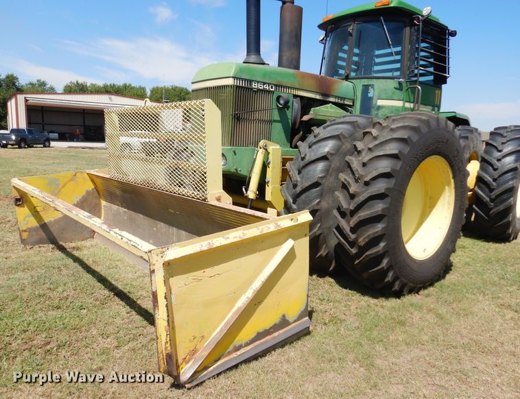 image for item KI9223 1981 John Deere 8640  4WD tractor