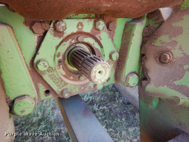 image for item KI9223 1981 John Deere 8640  4WD tractor