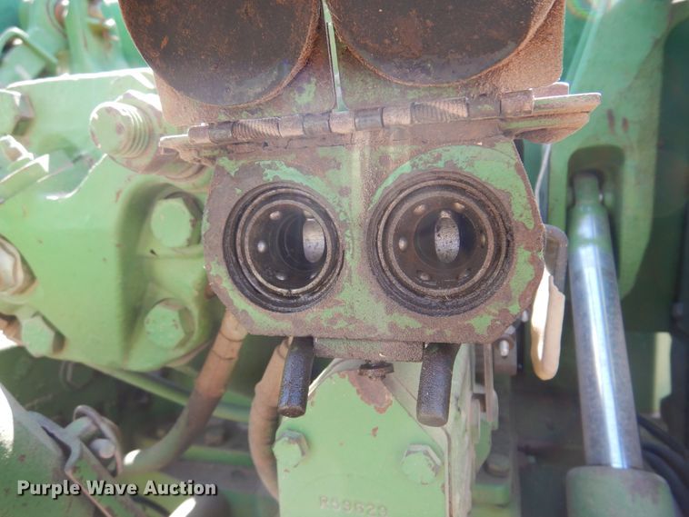 image for item KI9223 1981 John Deere 8640  4WD tractor