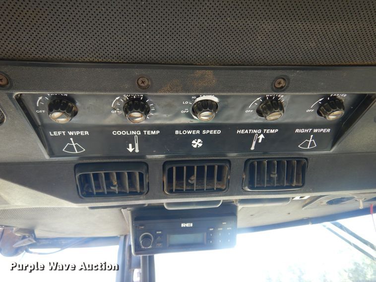 image for item KI9223 1981 John Deere 8640  4WD tractor