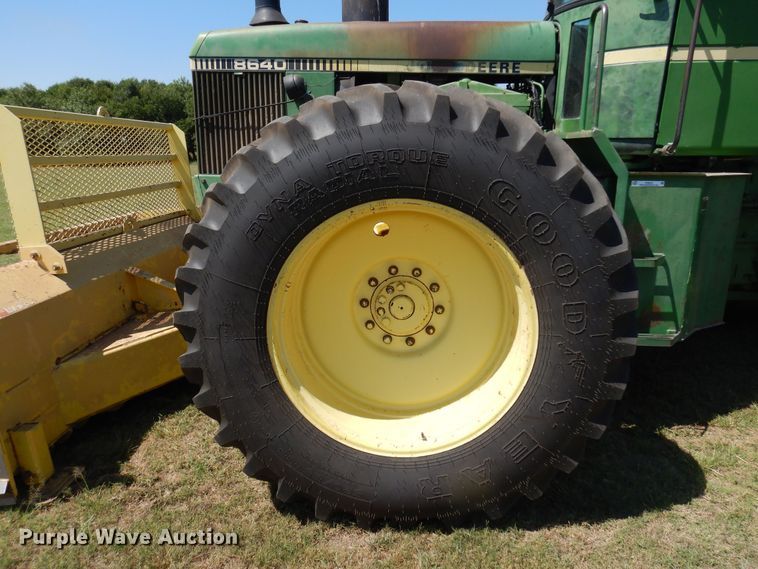 image for item KI9223 1981 John Deere 8640  4WD tractor