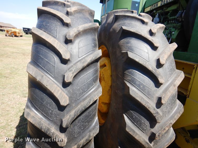 image for item KI9223 1981 John Deere 8640  4WD tractor