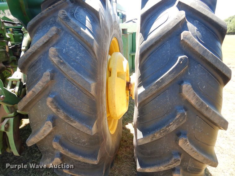 image for item KI9223 1981 John Deere 8640  4WD tractor