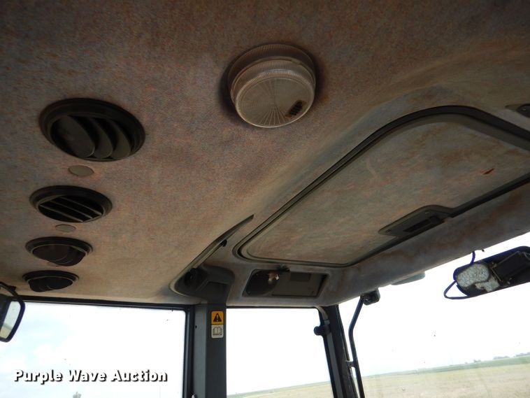 image for item LB9910 2000 New Holland TS100  tractor