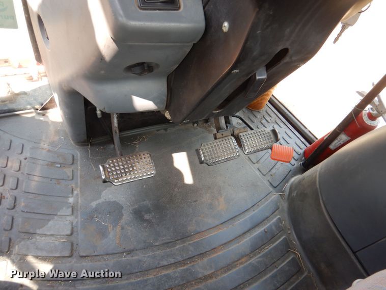 image for item LB9910 2000 New Holland TS100  tractor