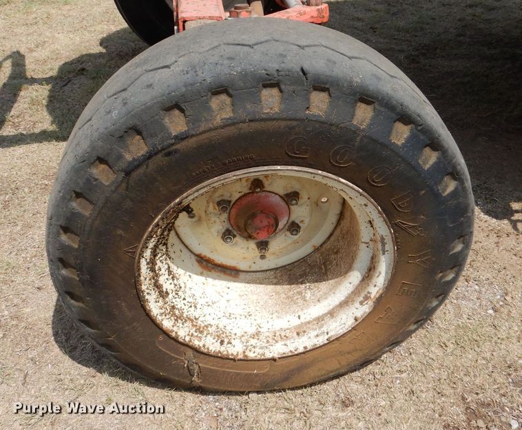 image for item LB9910 2000 New Holland TS100  tractor