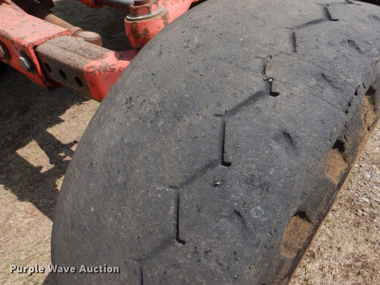 image for item LB9910 2000 New Holland TS100  tractor