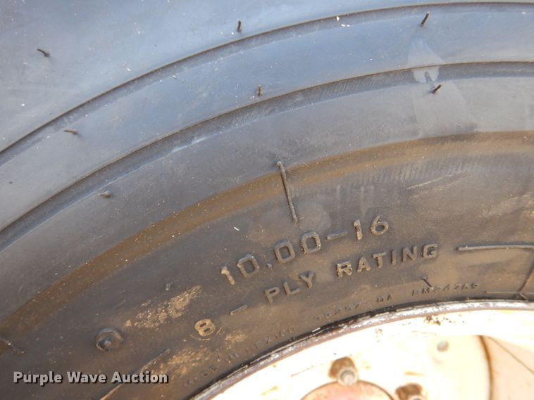 image for item LB9910 2000 New Holland TS100  tractor