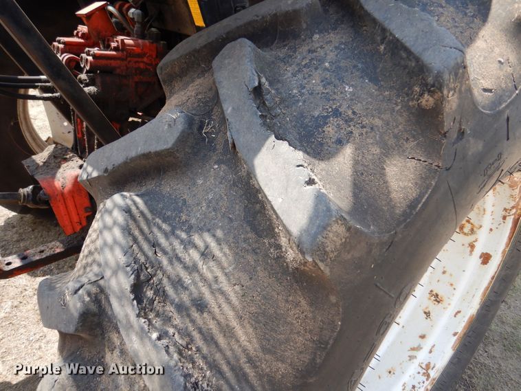 image for item LB9910 2000 New Holland TS100  tractor