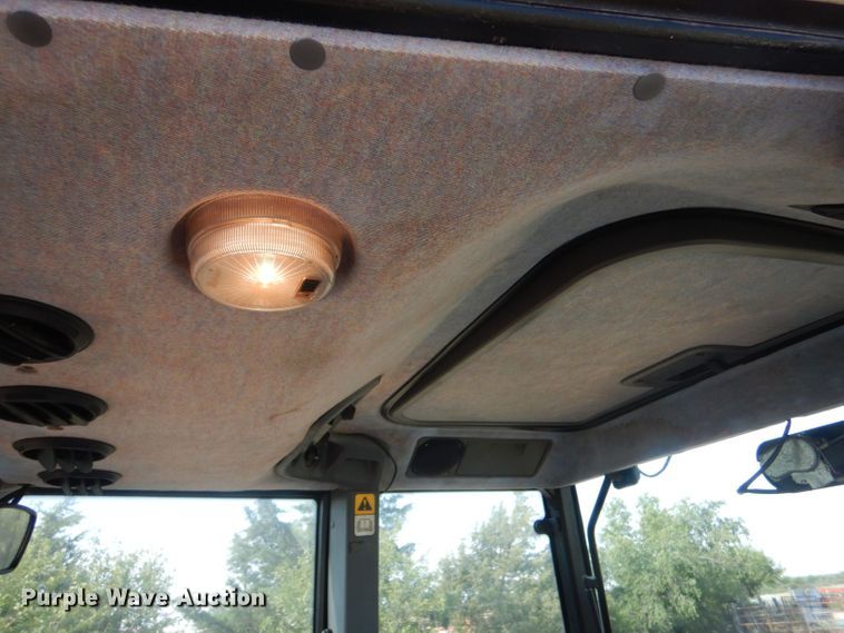 image for item LB9911 2000 New Holland TS100  tractor