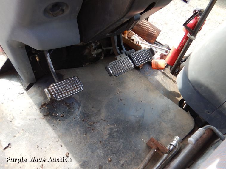 image for item LB9911 2000 New Holland TS100  tractor