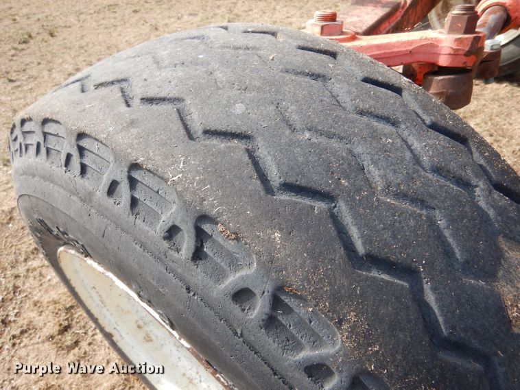 image for item LB9911 2000 New Holland TS100  tractor