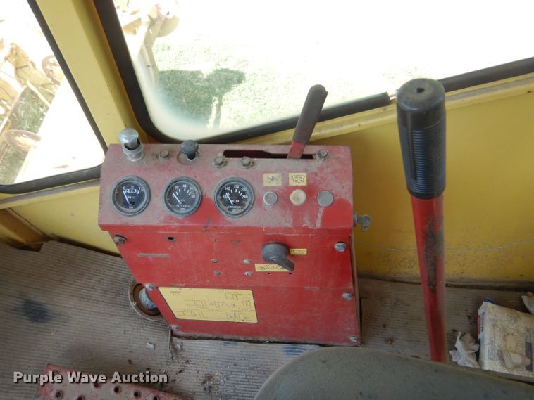 image for item LB9918 New Holland 1100  windrower