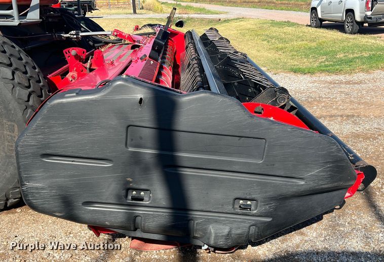 image for item LI9418 2014 AGCO 9146  windrower sickle head