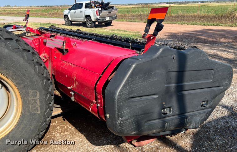 image for item LI9418 2014 AGCO 9146  windrower sickle head