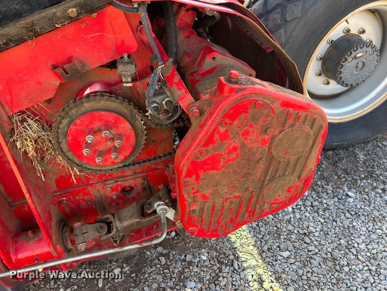 image for item LI9418 2014 AGCO 9146  windrower sickle head