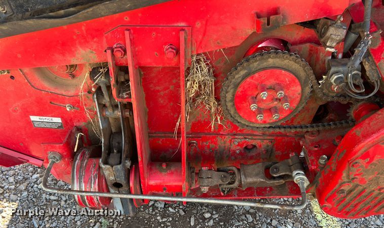 image for item LI9418 2014 AGCO 9146  windrower sickle head