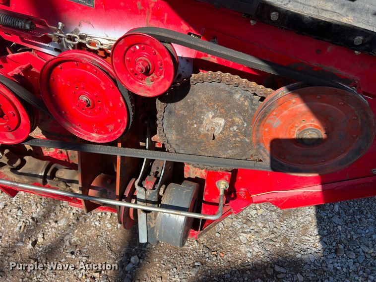 image for item LI9418 2014 AGCO 9146  windrower sickle head