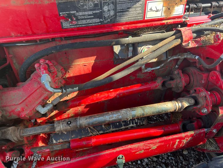 image for item LI9418 2014 AGCO 9146  windrower sickle head