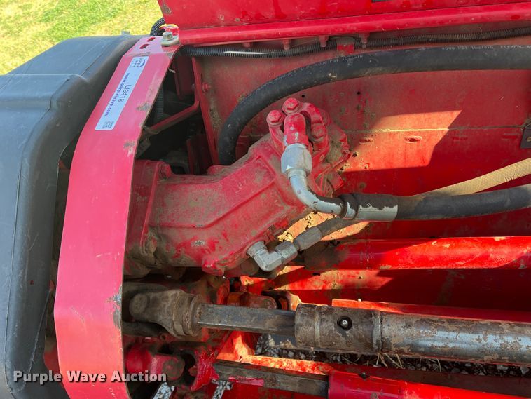 image for item LI9418 2014 AGCO 9146  windrower sickle head