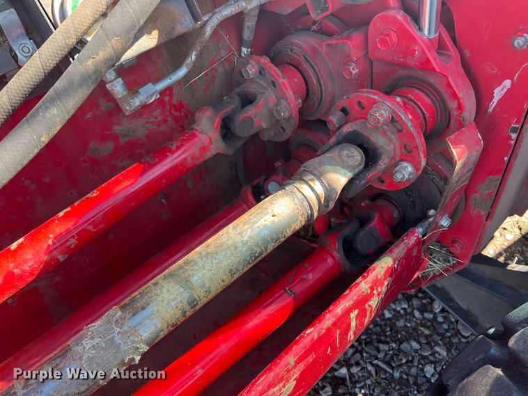 image for item LI9418 2014 AGCO 9146  windrower sickle head